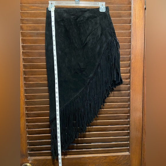 Black Suede Skirt w fringe, fully lined, 26 inch waist.Made in 🇺🇸 Boho/Cowgirl - Picture 10 of 11